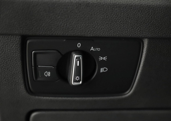 Volkswagen Passat cena 88900 przebieg: 135434, rok produkcji 2020 z Poznań małe 562
